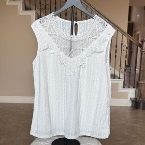 Women’s Boutique White Sleeveless Blouse with lace detail Size XL